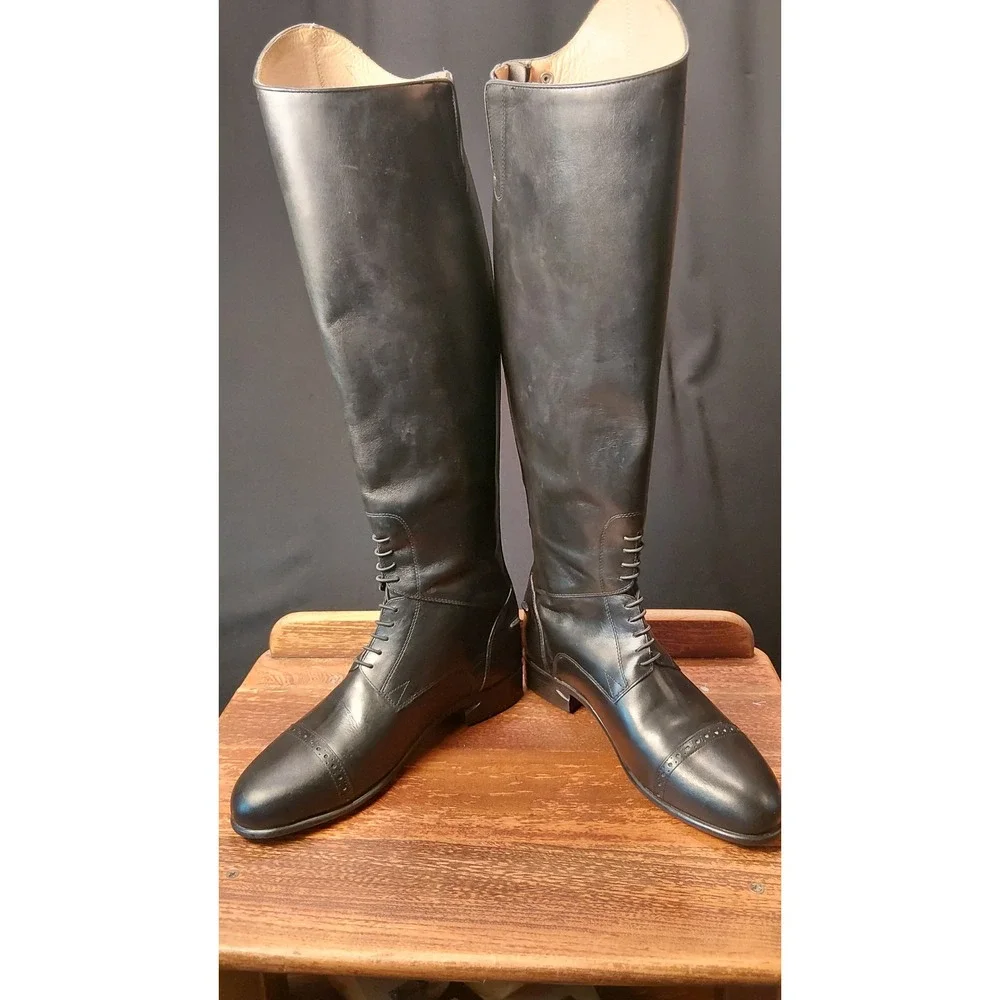 Ariat tall field